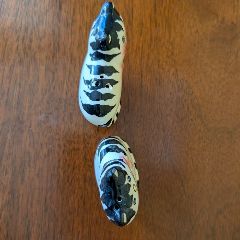 Striped Ceramic Cat Salt and Pepper Shakers - Picture 3 of 4